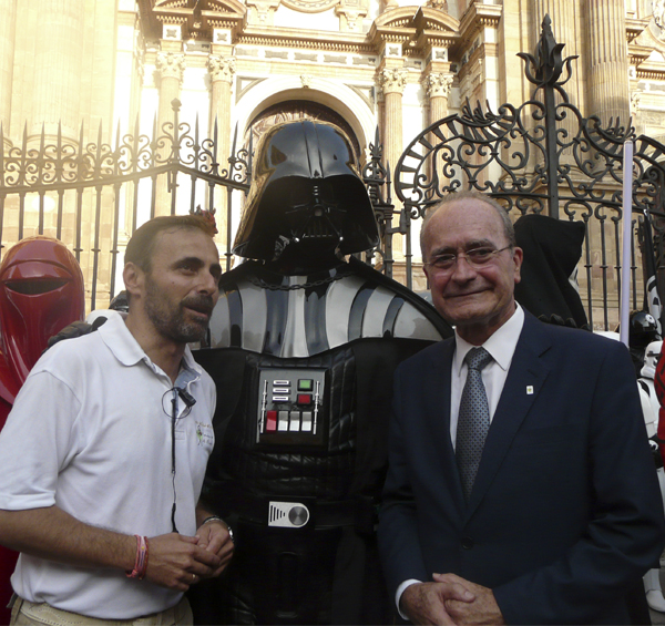 Rotundo éxito Del Desfile Star Wars En Málaga A Favor De Fundación Luis Olivares